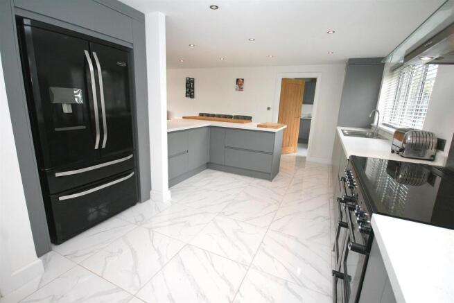 Kitchen. Breakfast Room