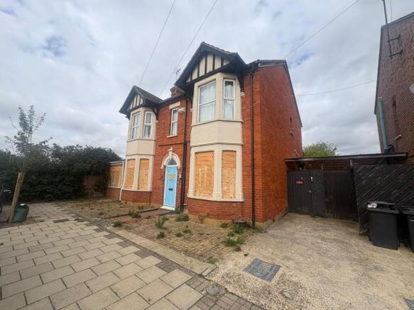 5-bed detached on Winifred Road, Bedford, £525,000
