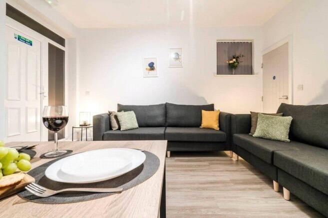 1 bed Detached to rent Image 5