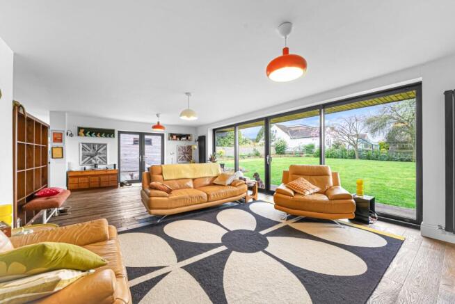 5 bed House for sale Image 6