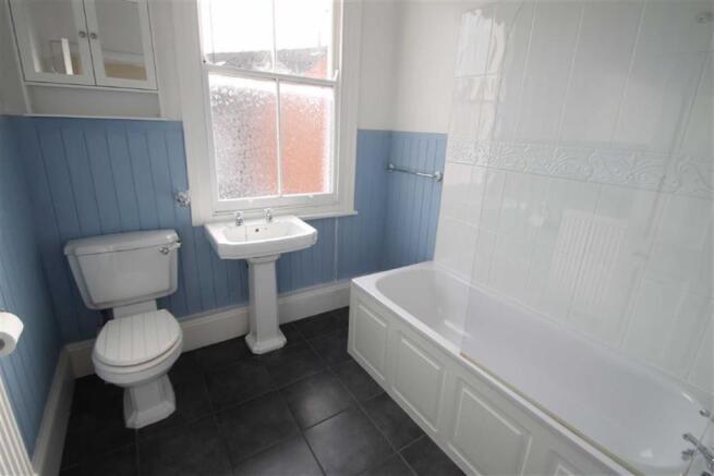Spacious Bathroom