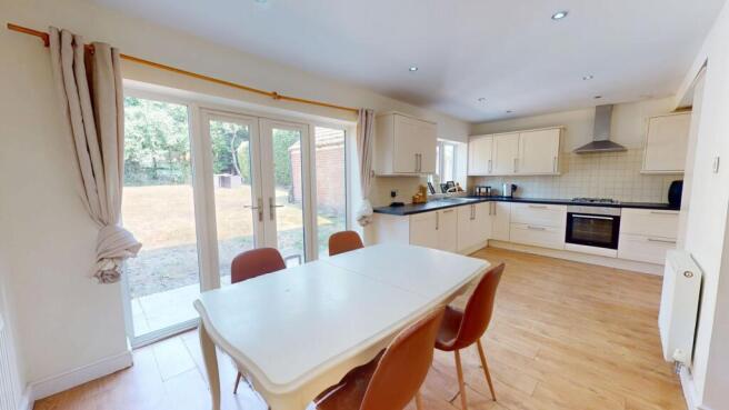 3 bed Semi-Detached for sale Image 7