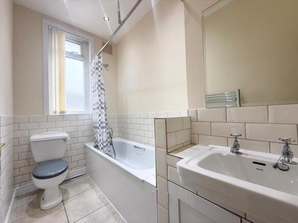 4 bed Terraced to rent Image 9