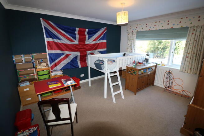 5 bed Semi-Detached to rent Image 12