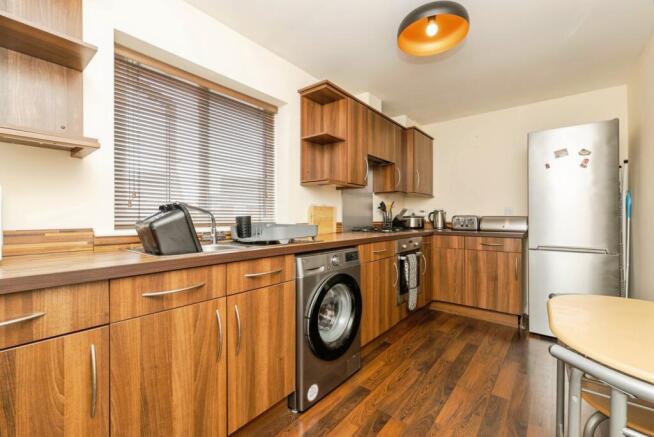 2 bed Flat for sale Image 4