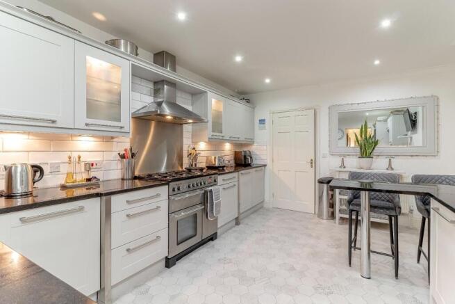 4 bed Detached for sale Image 5