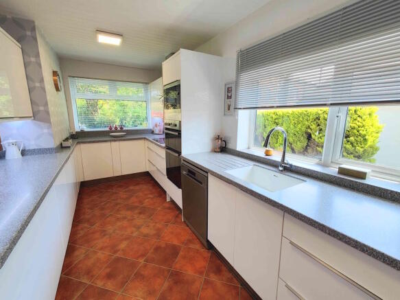 4 bed Semi-Detached for sale Image 10