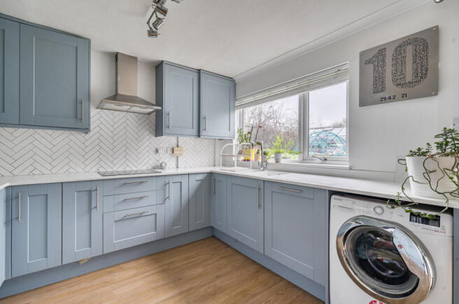 1396879-21-696e51...