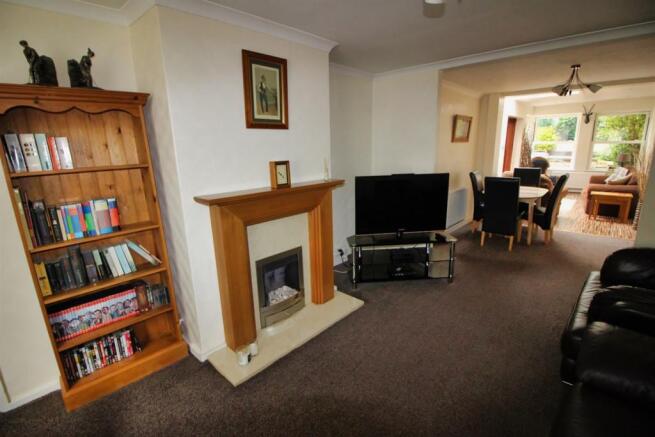 living room/dining r