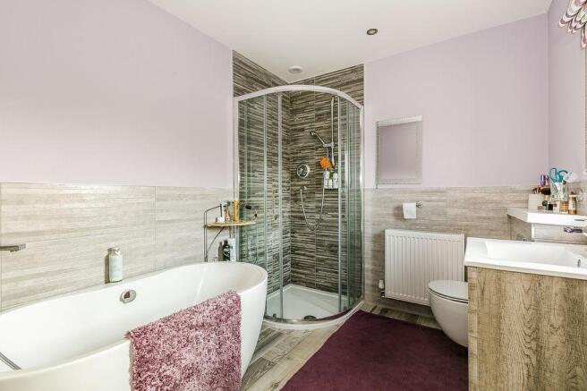 Ensuite to Bed 1