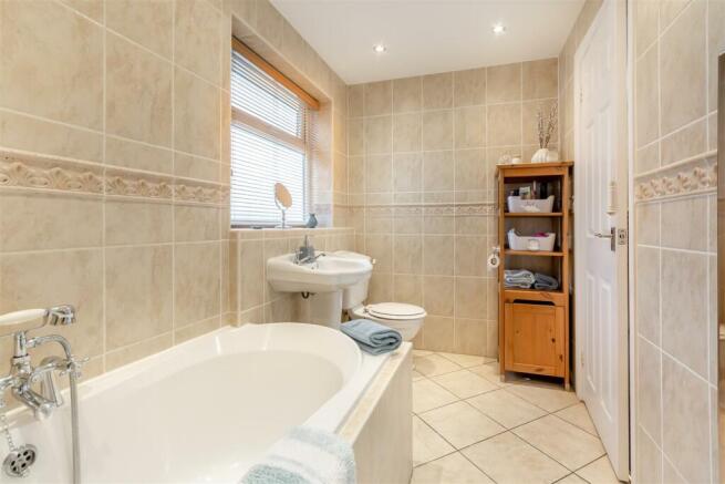 8583379-interior16.jpg