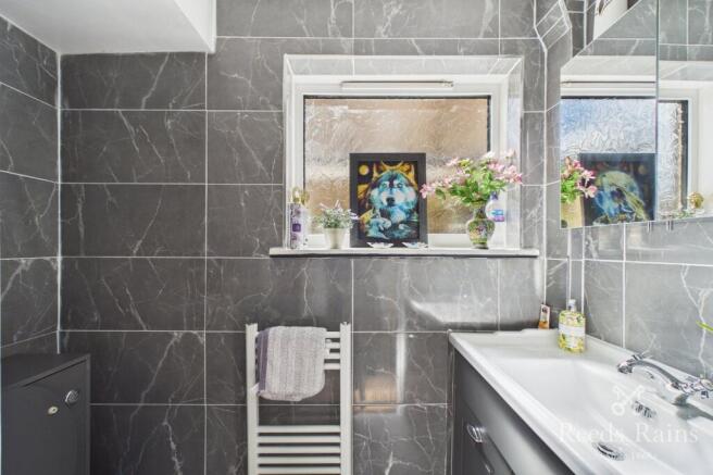 4 bed Detached for sale Image 10