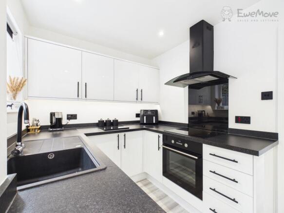 EWEMOVE TIVERTON - ARNOLD CRESCENT