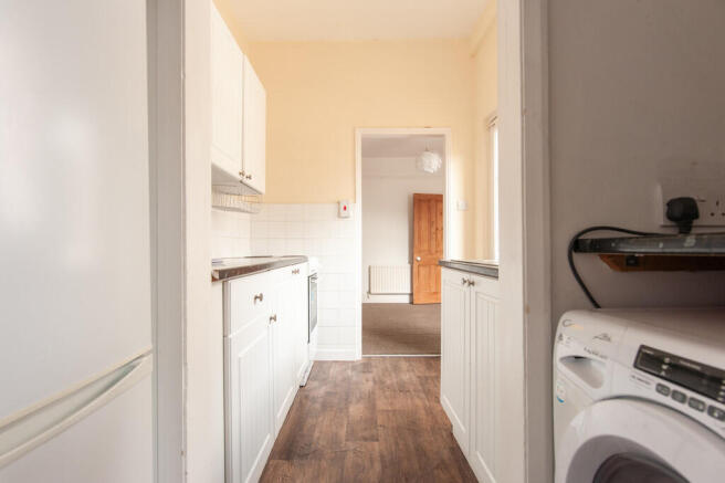 2 bed Terraced to rent Image 5
