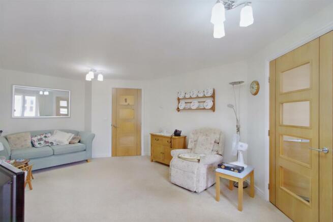 Living/Dining Room: