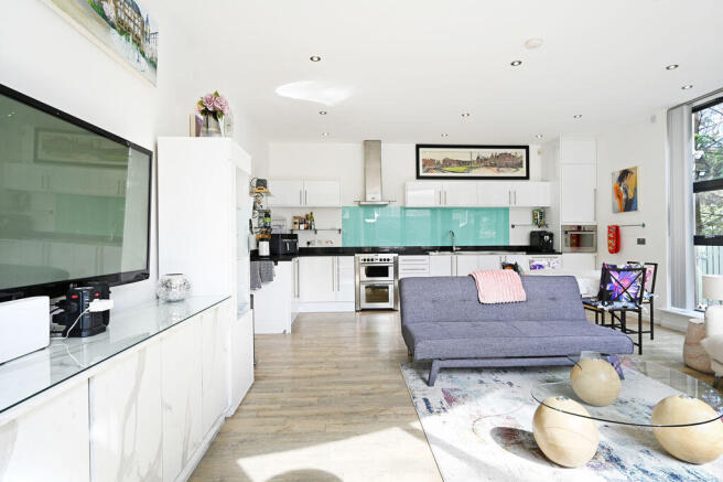 2 bed Ground Flat for sale Image 9
