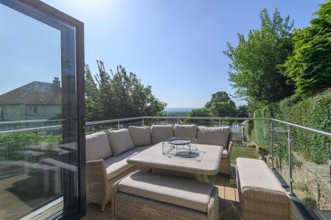 4 bed House for sale Image 5