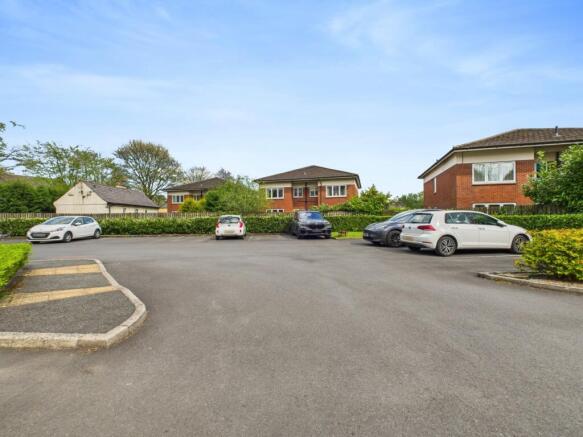 2 bed Flat for sale Image 9