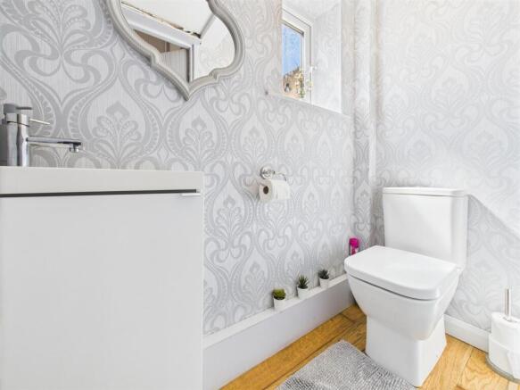 4 bed Semi-Detached for sale Image 12