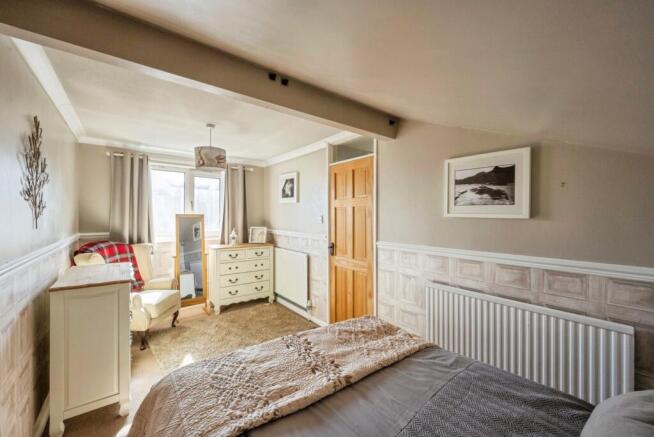 4 bed Detached for sale Image 8