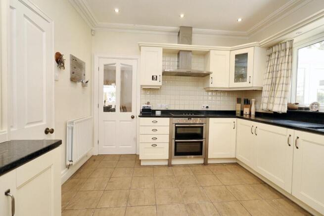 4 bed Detached for sale Image 10