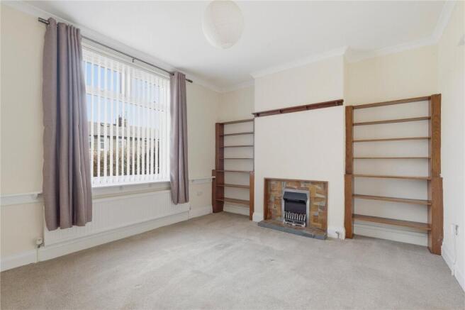 4 bed Semi-Detached to rent Image 6