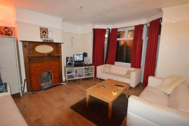 7 bed Semi-Detached to rent Image 4