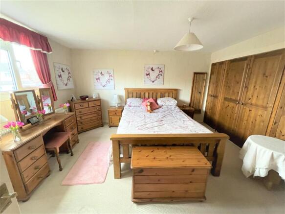MAIN BEDROOM