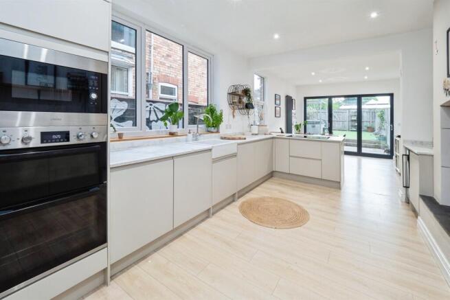 4 bed Terraced for sale Image 4