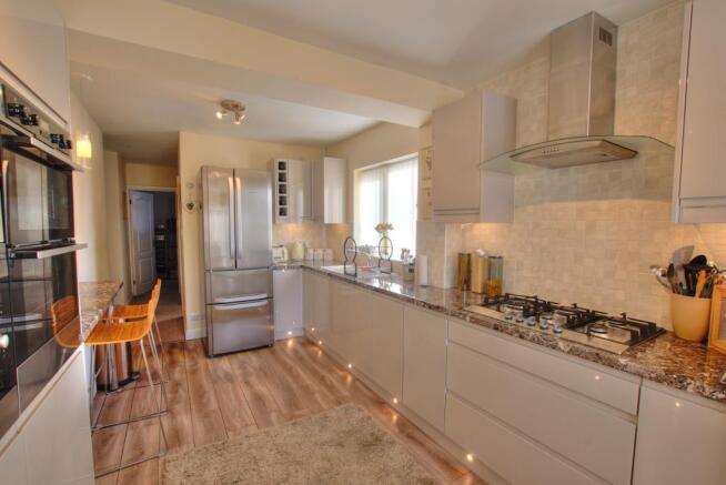 8. Kitchen: diner 3