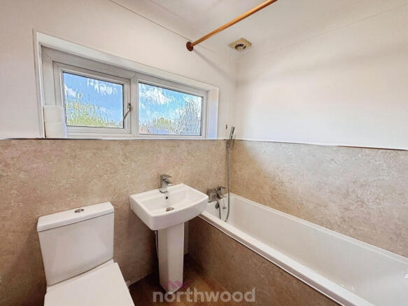 3 bed Terraced to rent Image 5