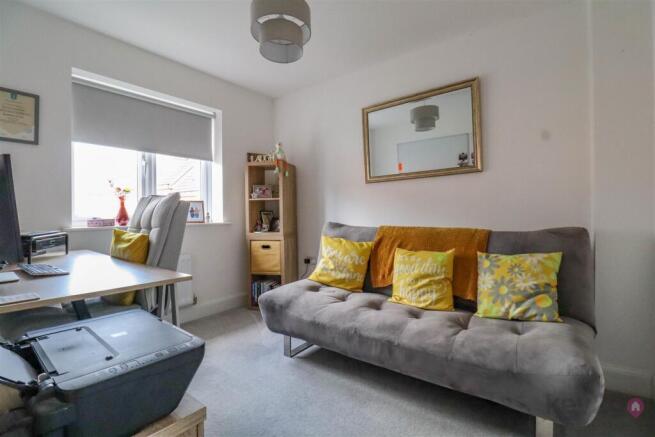4 bed Semi-Detached for sale Image 11