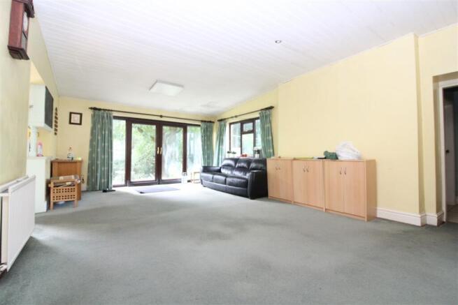 Dining Room 2 T202508221635.jpg