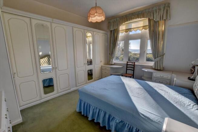 Bed 1.jpg