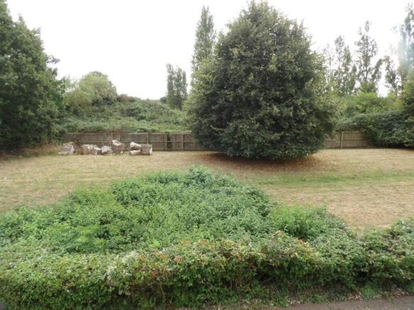 GREENSWARD TO FRONT