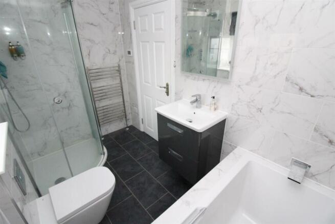 BATHROOM 1.JPG
