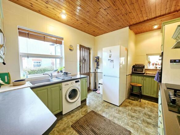 4 bed Detached Bungalow for sale Image 5