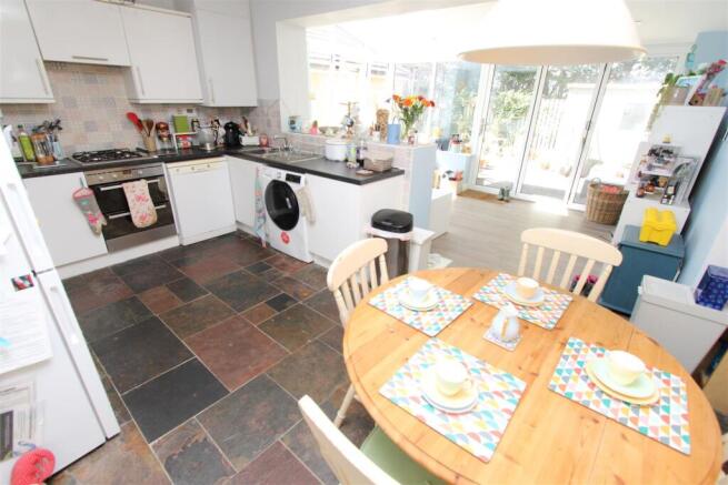4 bed Semi-Detached for sale Image 6