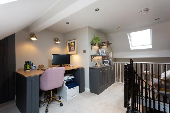 5 bed Detached for sale Image 12