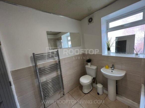 4 bed House Share to rent Image 8