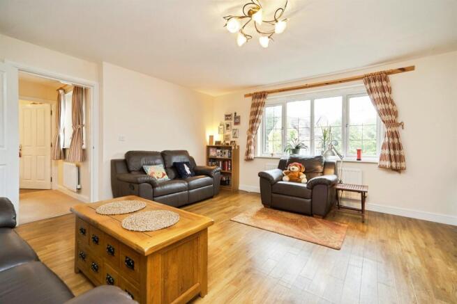 6 bed Detached for sale Image 6