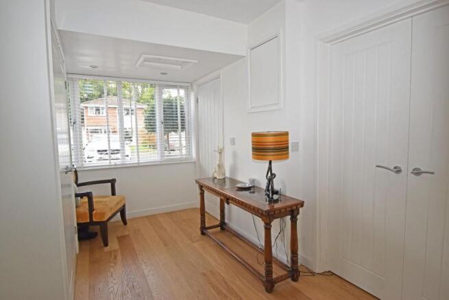39 Pine Grove, hall 2.jpg