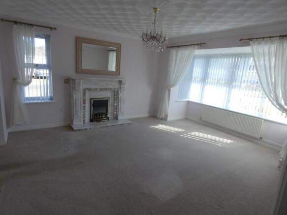 Cae Ganol, Porthcawl, Bridgend. CF36 3RS photo 5