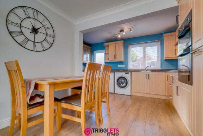 2 bed Terraced to rent Image 8
