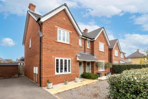 Bellenger Way, Brize Norton, Carterton, Oxfordshire, OX18