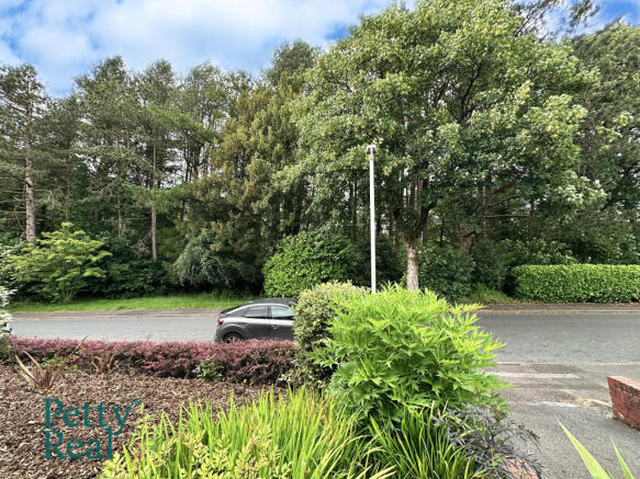 2 bed Semi-Detached Bungalow for sale Image 12