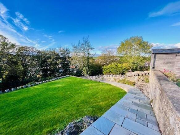 Lawned rear garden.jpg