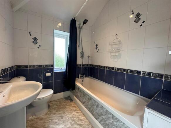 3 bed Semi-Detached to rent Image 12
