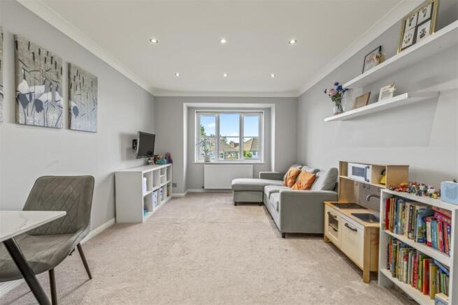 15 Richardson House, Malting Way, TW7 6SD4.jpg
