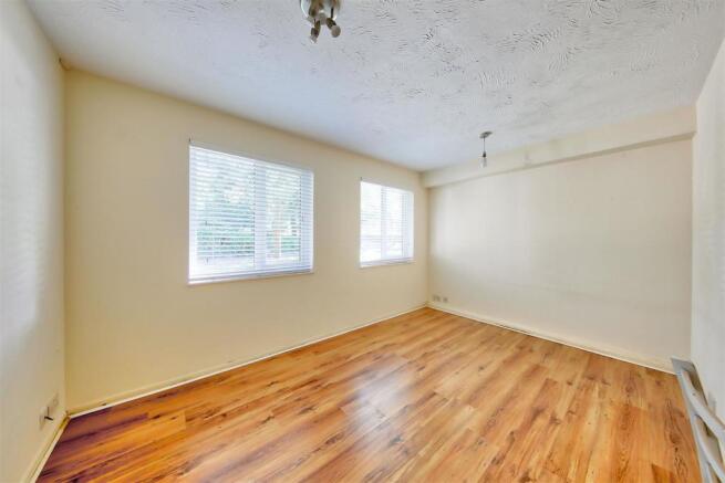 1_barnfield_close_rec.jpg